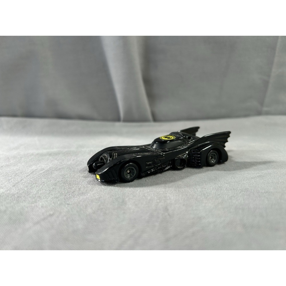 vintage 1989 ERTL DC Comics Batmobile die-cast metal toy 1:64 Tim Burton's